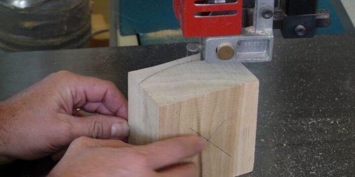 Freehand cutting the arc on the bandsaw